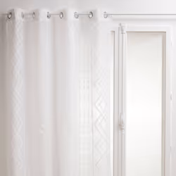 Habillez vos fenêtres avec simplicité et élégance grâce au voilage à motifs jacquards "Sama" Atmosphera ! C'est l'élément idé ...
