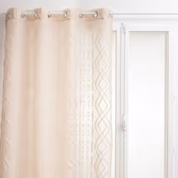 Habillez vos fenêtres avec simplicité et élégance grâce au voilage à motifs jacquards "Sama" Atmosphera ! C'est l'élément idé ...