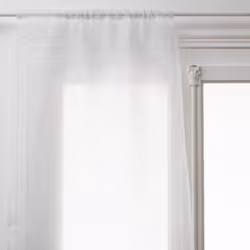 Adoptez ce lot de 2 voilages "Feuille" Atmosphera pour habiller un intérieur à l'univers contemporain. Raffiné et accessible  ...
