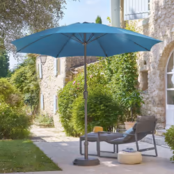 Sur la terrasse ou au bord de la piscine, préservez-vous du soleil avec le parasol droit "Sisko" Hespéride. Un accessoire bie ...