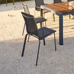 Description générale La chaise de jardin empilable 'Axant' est conçue en aluminium traité époxy, offrant une combinaison parf ...