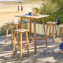 Dans une ambiance décontractée, vos repas prendront une autre dimension avec la table de jardin haute "TIWI" Hespéride. Une a ...