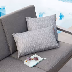 Amateur de décoration ? Apportez de la couleur à votre salon de jardin grâce au coussin d'extérieur "ADIYA" Hespéride. Un acc ...