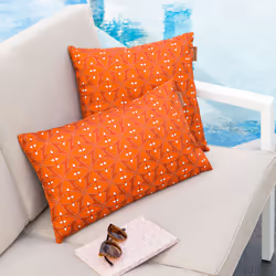 Amateur de décoration ? Apportez de la couleur à votre salon de jardin grâce au coussin d'extérieur "ADIYA" Hespéride. Un acc ...