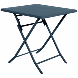 Particulièrement adaptée aux petits espaces, la table de jardin pliante carrée "GREENSBORO" Hespéride est un incontournable d ...