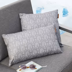 Apportez du pep's à votre mobilier de jardin grâce au coussin d'extérieur "ADIYA" Hespéride. Design et confortable Avec son i ...
