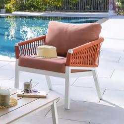 Savourez le bonheur d'être en plein air, bien installé dans le fauteuil de salon de jardin "ORIENGO" Hespéride. Un design uni ...