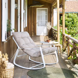 Profitez d'une pause en plein air avec le fauteuil à bascule "Felinio" Hespéride. Un design tendance Le fauteuil à bascule "F ...
