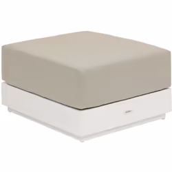 Siège d'appoint convivial par excellence, le pouf de jardin "ALLURE" Hespéride complètera un salon d'extérieur avec une touch ...