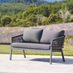 Vous aimez le mobilier contemporain ? Alors, le canapé de jardin "Oriengo" Hespéride trouvera naturellement sa place sur votr ...