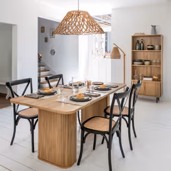 Table à manger en placage effet bois