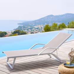 Vous voulez profiter du beau temps au bord de la piscine ou sur votre terrasse ? Craquez pour le transat "BAYAMO" Hespéride.  ...