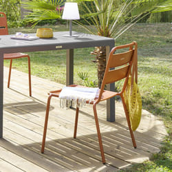 Chaise de jardin empilable Phuket ambre en acier traité en epoxy - Hespéride