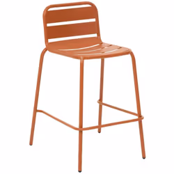 La chaise de bar empilable "Phuket" Hespéride vous permettra de créer un agréable espace pour prendre un café ou un repas en  ...