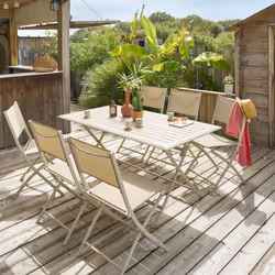 Description générale Découvrez la table de jardin pliante carrée 'Azua' en coloris argile, idéale pour des repas en tête à tê ...