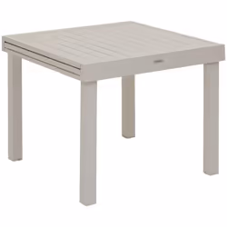 Pour recevoir famille et amis chez vous, rien de tel qu'une table de jardin extensible. La table "PIAZZA" Hespéride est la pi ...