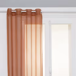Ce voilage uni en 135 x 240 cm est un classique indémodable qui trouvera facilement sa place dans votre intérieur. Disponible ...