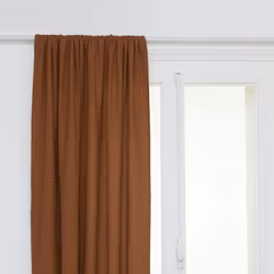 Dans un séjour ou une chambre, habillez vos fenêtres avec délicatesse grâce au rideau "Widdy" Atmosphera. Un peu d'intimité R ...