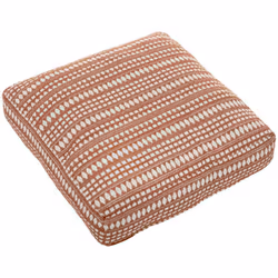 Pour accueillir un convive qui arrive à l'improviste, rien de tel que le coussin de sol "Micah" Atmosphera. Un accessoire pra ...