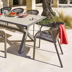 Tendance et confortable, le fauteuil de jardin empilable "RIU" Hespéride est aussi un véritable atout gain de place ! Un desi ...