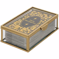 Le jeu de tarot "Little cottage" Atmosphera séduira les amateurs d'objets rétro. Les cartes divinatoires sont rangées dans un ...