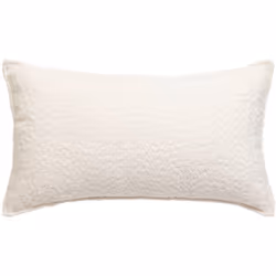 Le coussin bouclette "Soana" Atmosphera arbore un design sobre et élégant pour compléter un lit ou un canapé. La face avant d ...