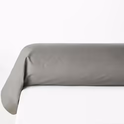 Accessoire indispensable pour une jolie literie, craquez pour cette taie de traversin Atmosphera. Un design classique Cette t ...