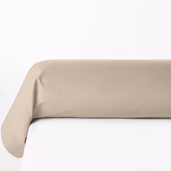Accessoire indispensable pour une jolie literie, craquez pour cette taie de traversin Atmosphera. Un design classique Cette t ...