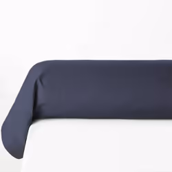 Accessoire indispensable pour une jolie literie, craquez pour cette taie de traversin Atmosphera. Un design classique Cette t ...