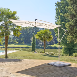 Protégez vous du soleil avec le parasol décentré toile carrée Manoa en coloris blé/argile de la marque Hespéride. Les dalles  ...