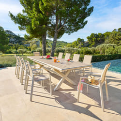 Table de jardin Axiome extensible lin & argile 10 places en aluminium - Hespéride