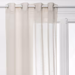 Le voilage "Fred" apporte une touche de légèreté et d'élégance à votre intérieur. Fabriqué en polyester, ce voilage combine e ...