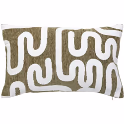 Idéale pour recouvrir vos coussins rectangulaires, la housse de coussin "Jeni" Atmosphera possède une jolie couleur avec un m ...