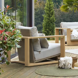 Vous aimez passer du temps à l'extérieur ? Installez-vous dans ce fauteuil "LOEVO" Hespéride dès l'arrivée des beaux jours. U ...