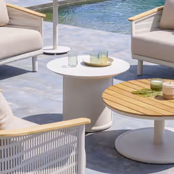 Cet été, recevez confortablement vos convives autour d'un apéritif avec la table basse "OLIMIO" Hespéride. Des dimensions gén ...