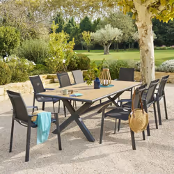 Esthétique et chaleureuse, la table de jardin "AXIOME" Hespéride allie charme et qualité pour accompagner vos tablées estival ...