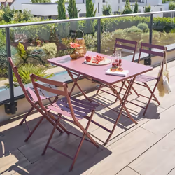 Pratique et conviviale, la table de jardin pliante rectangulaire "GREENSBORO" Hespéride est l'alliée des moments de partage e ...