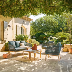 Élégant et chaleureux, le salon de jardin "ORISSA" est idéal pour meubler un extérieur et recevoir sans compter au fil de l'é ...