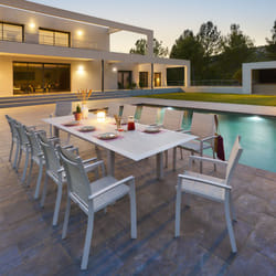 Table de jardin extensible Allure effet bois & avoine 12 places en aluminium - Hespéride