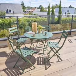 Simple et élégante, la table de jardin pliante ronde "GREENSBORO" Hespéride est l'alliée des petits espaces extérieurs. Une t ...
