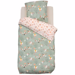 Réversible, la parure de lit 2 pièces enfant fée "April" Atmosphera for kids est réalisée en coton lavé, imprimé de motifs po ...