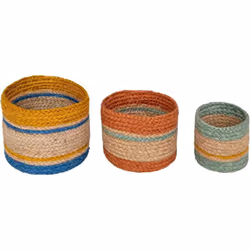 Transformez votre espace avec le vibrant Lot de 3 Paniers Marrakech Jute Multicolore de la marque Atmosphera, un ensemble qui ...