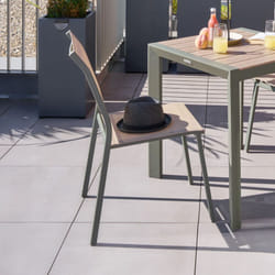 Hesperide - Chaise de jardin empilable Essentia lin & vert laurier aluminium et texaline - Hespéride