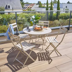 Simple et élégante, la table de jardin pliante ronde "GREENSBORO" Hespéride est l'alliée des petits espaces extérieurs. Une t ...