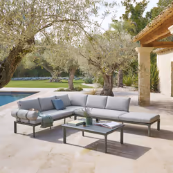 Raffiné et convivial, idéal pour les grandes terrasses, le salon de jardin "DILORS" Hespéride séduit par son design unique. U ...