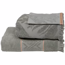 Décorée d'un motif sobre et élégant, l'ensemble de bain "Arki" Atmosphera est composé d'un drap de douche, d'une serviette de ...