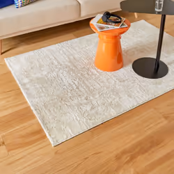 Apportez une touche d'élégance naturelle à votre intérieur avec le tapis recyclé ROW ivoire de marque Atmosphera. Conçu pour  ...