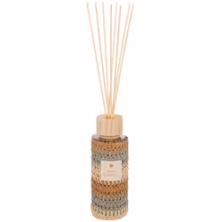 Le diffuseur de parfum "Zaya" Atmosphera se distingue par son grand flacon en verre entouré d'un tressage de maille colorée e ...