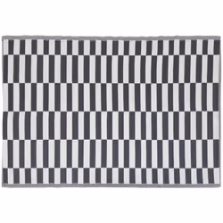 Tapis 160x230cm stica en plastique - Atmosphera createur d'interieur. Couleur : Noir. Matière principale : Polypropylène. Lon ...