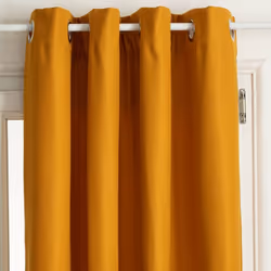 Description générale Ce rideau isolant 'Isa' en couleur ocre est conçu pour offrir une protection efficace contre les tempéra ...